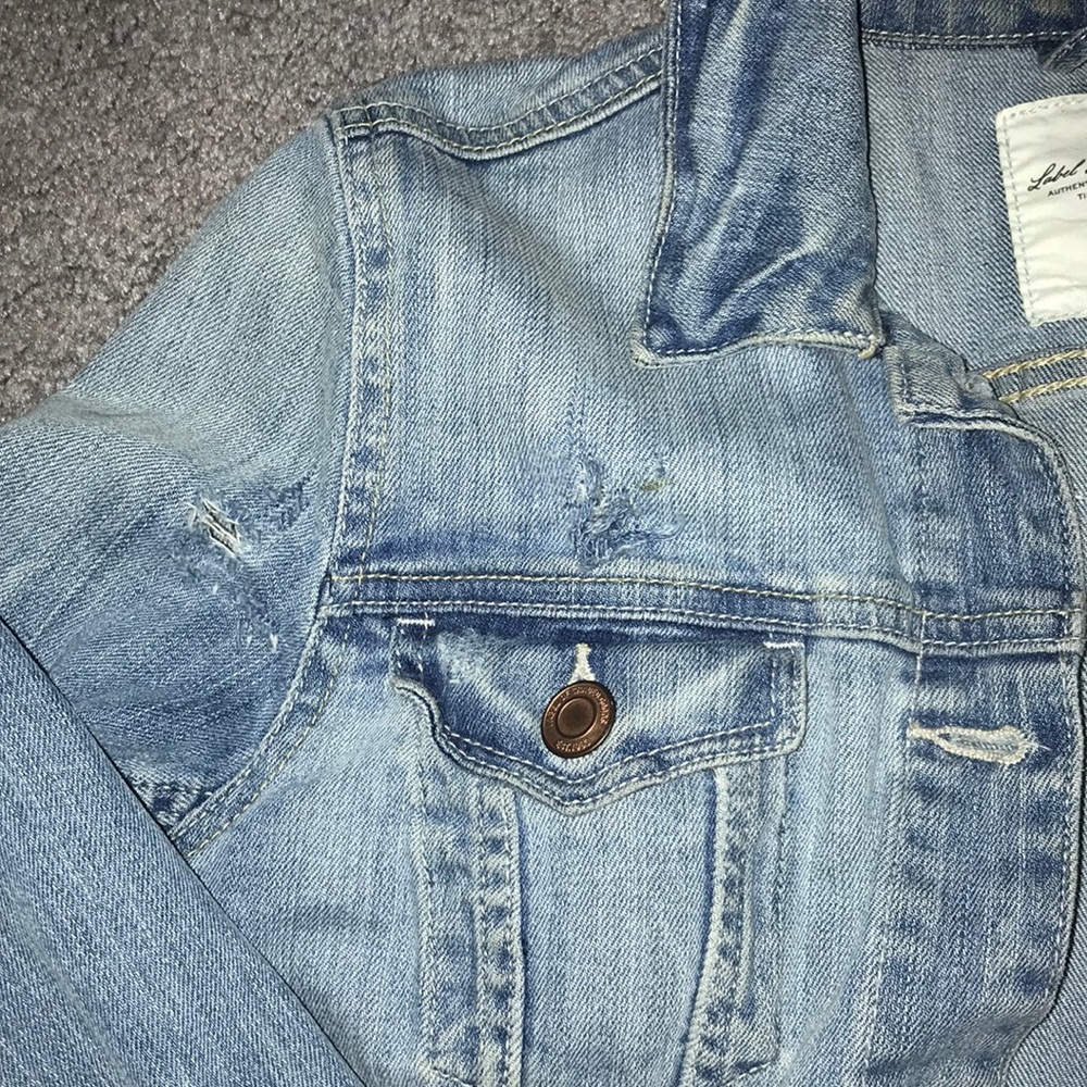 DISTRESSED LIGHTWASH DENIM JACKET. - Picture 2 of 2